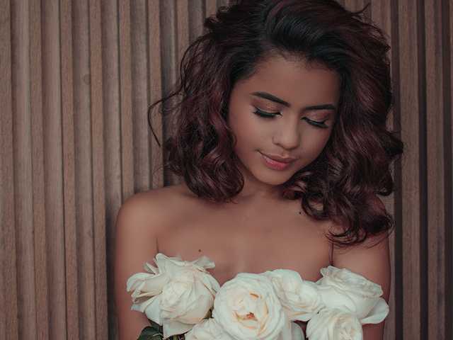 Profilin fotoğrafı Thalia-11