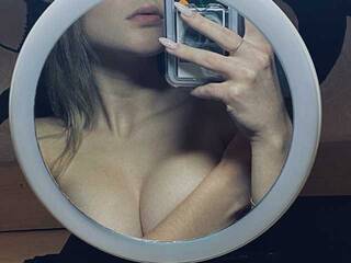 Erotik görüntülü sohbet ThanderKiti