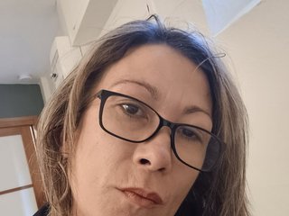 Erotik görüntülü sohbet Timide-girl