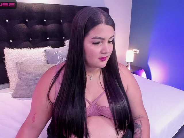 Fotoğraflar TINAHILLS Let me wrapp on my big thighs will crush your hot cock and my big smile will make you crazy - Multi-Goal : ♥♥Our cum♥♥ #curvy #cum #bigboobs #bigass #lovense
