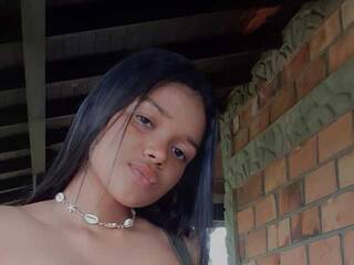 Erotik görüntülü sohbet Tiny-Annie