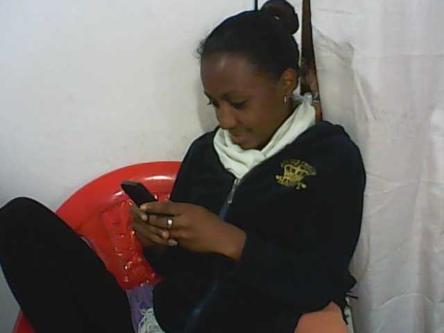 Yayın ekran görüntüleri tinychloe