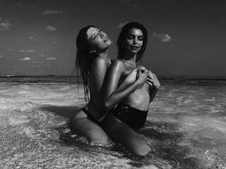 Erotik görüntülü sohbet twogirls3