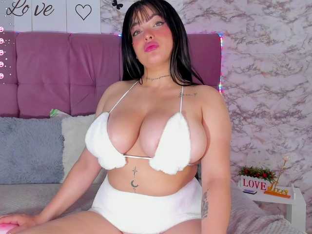 Fotoğraflar Valerie-Baker I am the horny busty that you were looking for so much, do you want to see how I bounce on top of you? ♥#latina #bigboobs #bigass #lovense #anal #squirt