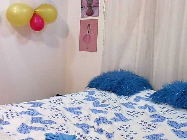 Fotoğraflar valeriiaa-hot hi guys welcome to my room play with me #anal #squirt #lovense #pantyhose #teen #bigboobs