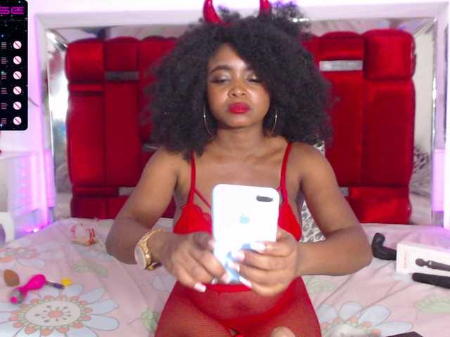 Fotoğraflar valerysexy4 Hey guys, hot day I want you to make me wet for you !! ♥♥ PVT // ON @goal full squirt #ebony #latina # 18 #slim #bigboob #lovens