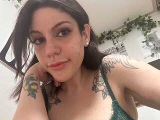 Erotik görüntülü sohbet Velvet-Berry99