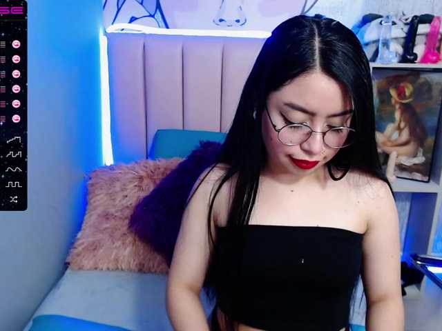 Fotoğraflar VeronicaBrook Hey i am new ♥ GOAL: SHOW CUM♥ Come on an play with me♥ Lush is on♥ control lush 222tkns15 min♥ #daddy #c2c #lovense #18 #latin 333