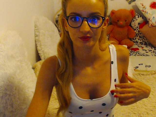 Fotoğraflar VerraSweet4U Waiting in my room guys if want have fun togheter:*:*:*LUsh is on! is 180 tks for suck my new dildo/70 soles feet/C2C = 50/ 100 topless/200 naked/300 fingering / 600 anal/ 1000 squirt