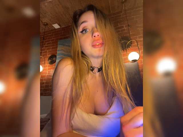 Fotoğraflar VickaTsss Hi, I'm new here, I will be glad to see you at my place! Lovens from 2 tokens, all the most interesting in private)