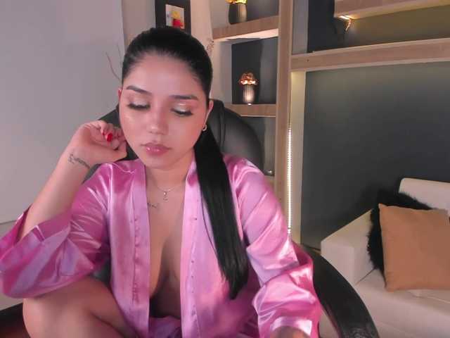 Fotoğraflar VictoriaLeia beautiful latina with hot pussy for you to make her reach orgasm IG: Victoria_moodel♥ Striptease♥ @remain tks left