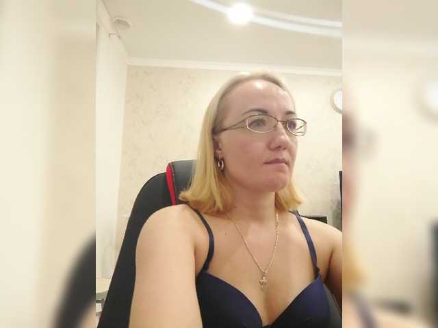 Fotoğraflar viktoriyax I watch your camera for 21 tokens, listen to music for 10 tokens, and also go to ***ping, groups and private. Tips are welcome. Also put the Love of visitors!