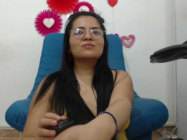 Fotoğraflar Violetaloving hello lovers im violeta fun girl with big ass make me wet and show naked --LUSH ON --MAKE ME MOAN buy controle me toy and make me cum*i love roleplay and play oil* i do anal squrit and play pussy*I HAVE BIG CURVES AND CUTEFEET