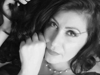 Erotik görüntülü sohbet VogueNoir