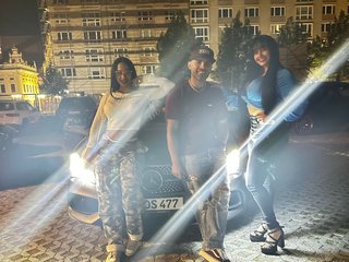 Erotik görüntülü sohbet xtripletemptationx