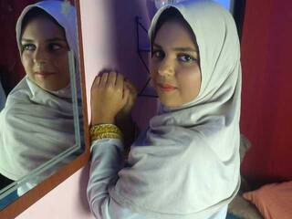 Erotik görüntülü sohbet YaminaIssawi