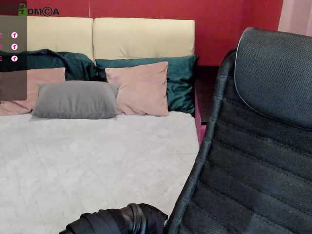 Fotoğraflar yatvoyakoshka Lovens vibrates from 2 tokens at a time)In private I play with toys, role-playing, sam to cam, femdom)Orgasm in pvt - 555tk or lovens control 10 min)In full private I play with the ass and realize any fantasies) invite!