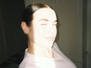 Erotik görüntülü sohbet Yeahrina