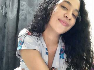 Erotik görüntülü sohbet YessiAlbani