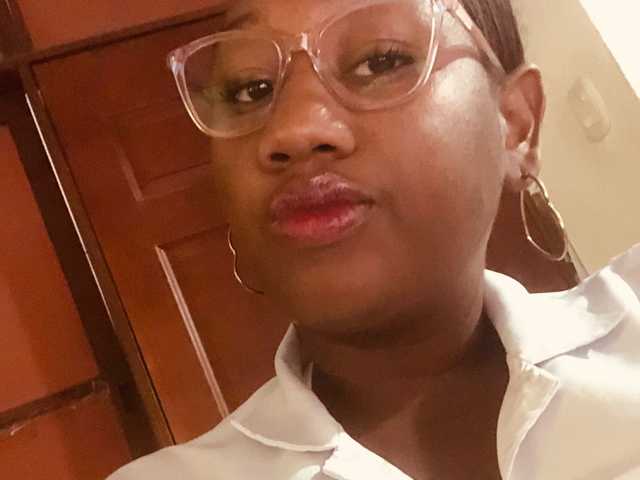 Profilin fotoğrafı yourwife-anna