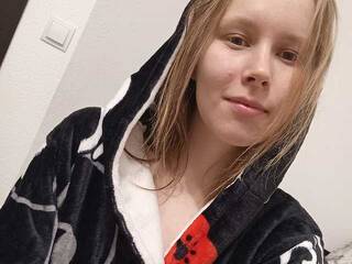 Erotik görüntülü sohbet Yumi-Yumi