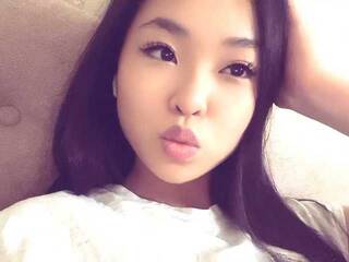 Erotik görüntülü sohbet YunHori